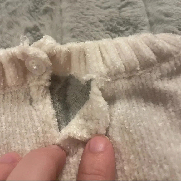 DKNY Sweater Set - Picture 4 of 7